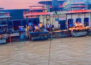 जनकपुरमा रेल र कार ठोक्किए