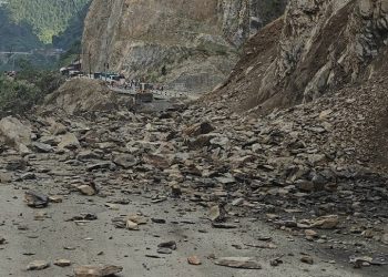 मुख्य चाडपर्वमा यात्रु अलपत्र, मुग्लिन–नारायणगढ र मुग्लिन–नागढुङ्गा सडक पहिरोले अवरुद्ध