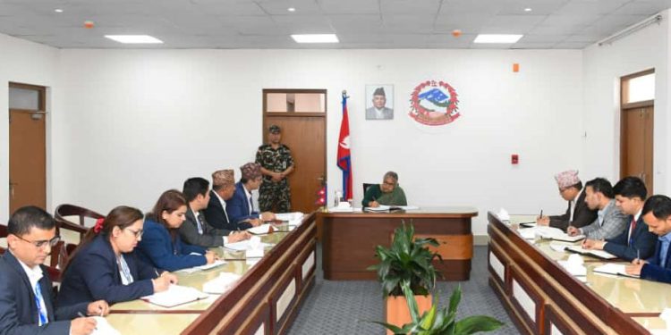 स्वास्थ्य सचिवलाई प्रधानमन्त्रीको निर्देशन- नर्सको समस्या तत्काल समाधान गर्नू
