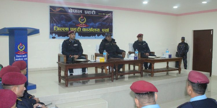 डिआईजी गोबिन्द थपलिया पर्सा भ्रमणमा  समाजिक सद्भाव कायमका लागि सक्रिय रहन प्रहरीलाई निर्देशन