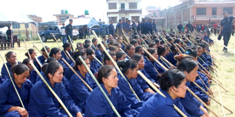निर्वाचन प्रहरीमा भर्नाका लागि झन्डै २ लाख आवेदन परेका छन्, छनोट सोमबारदेखि सुरु हुने भएको छ।