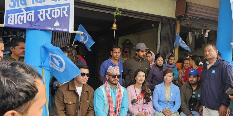 बालेन शाह पत्नी सबिनाको सक्रियता, झापामा मतदाता भेटघाट तीव्र