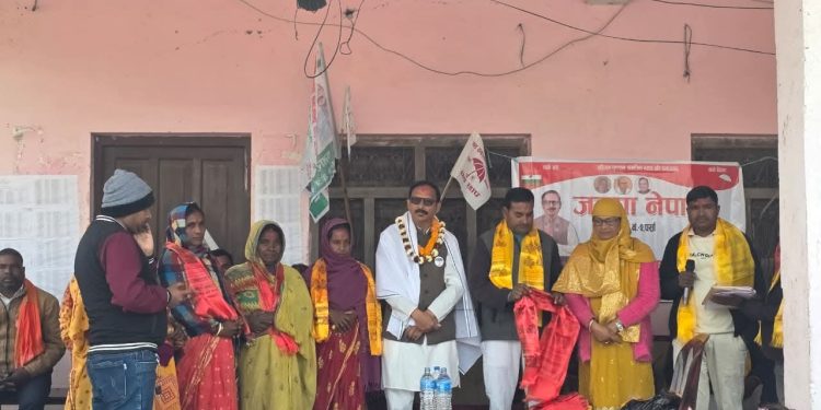 बगाहीमा अशोक टेमानीको घरदैलो निरन्तर, वाचा धेरै—योजना अझै अस्पष्ट