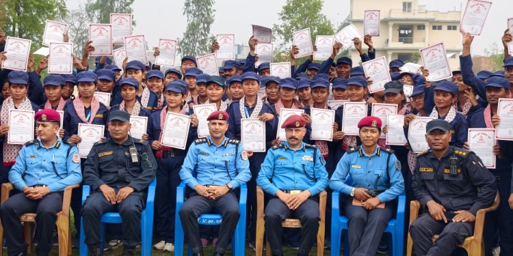 निर्वाचन प्रहरीलाई सम्मान तथा प्रमाणपत्र वितरण