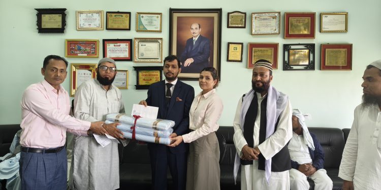 मदरसा र यतीमखानाका बालबालिकालाई नेशनल मेडिकल कलेजद्वारा कपडा वितरण