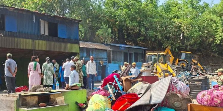 जीतपुरसिमरा उपमहानगरपालिकाको ३ नम्बर पुल क्षेत्रमा डोजर, ३३ घर हटाउने तयारी