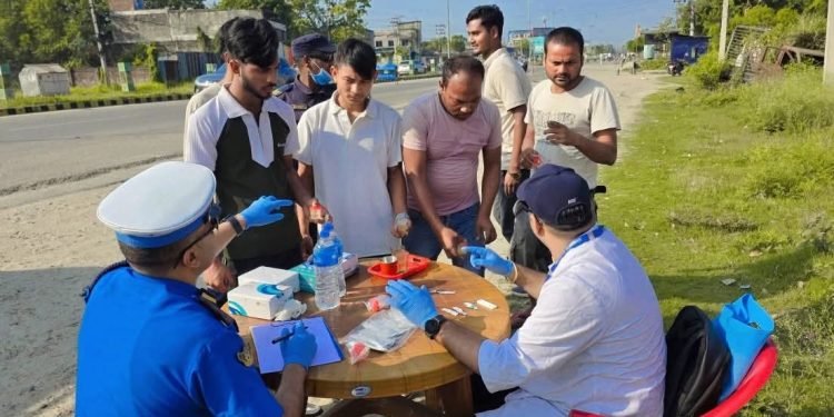 गण्डक चोक मा ‘लापसे’ चेकजाँच, दुई चालक कारबाहीमा