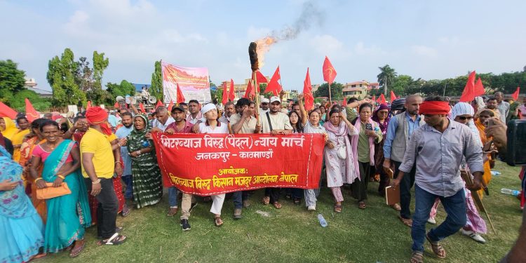 मिटरब्याज पीडितको जनकपुरबाट काठमाडौंसम्म पैदल मार्च सुरु