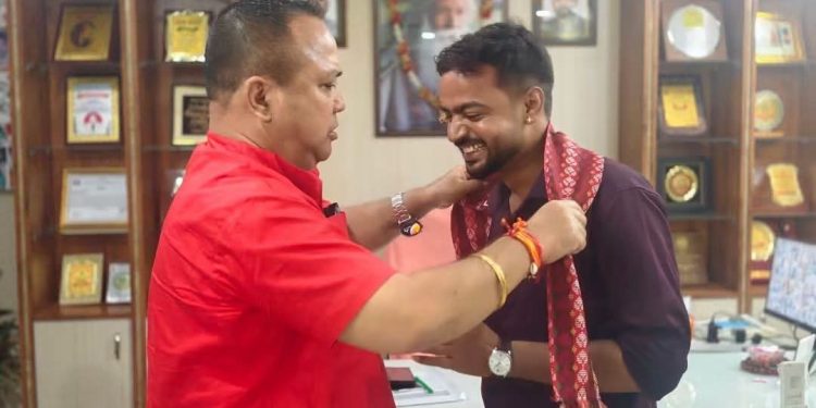 रेडक्रस केन्द्रीय सदस्य सर्राफलाई मेयर सिंहद्वारा स्वागत तथा सम्मान