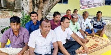 भारतीय कुखुराको अवैध आयात रोक्न माग गर्दै रौतहटका किसान आमरण अनशनमा